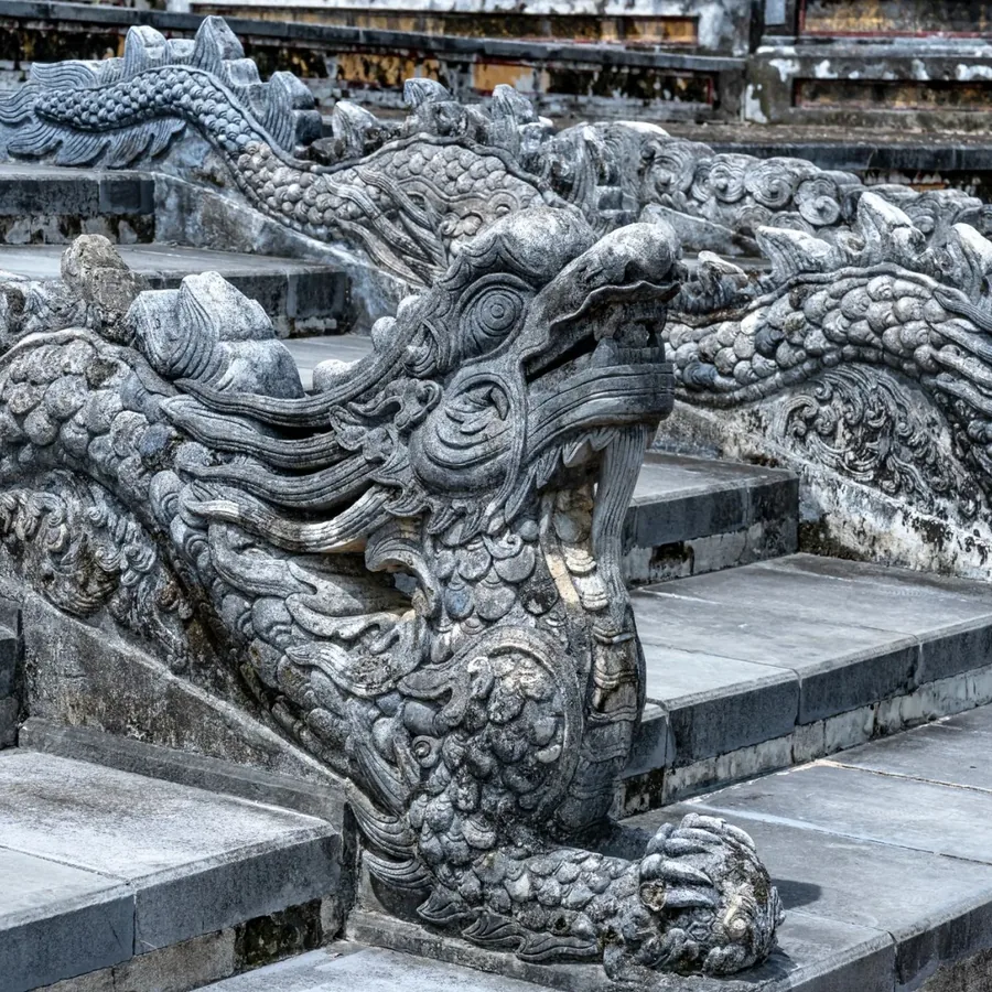 Đá chạm khắc hoa văn